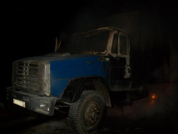На Ставрополье загоревшаяся трава чуть было не уничтожила грузовик ЗИЛ